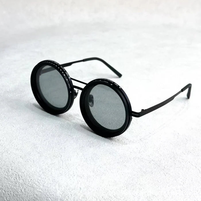 World 's First Sunglasses With Adjustable Tint Control